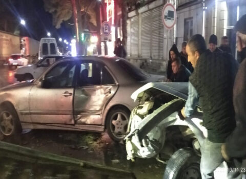 Xaçmazda minik avtomobilləri toqquşdu, xəsarət alan var – FOTO