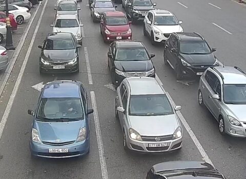 Bakının on altı yolunda tıxac yarandı – SİYAHI