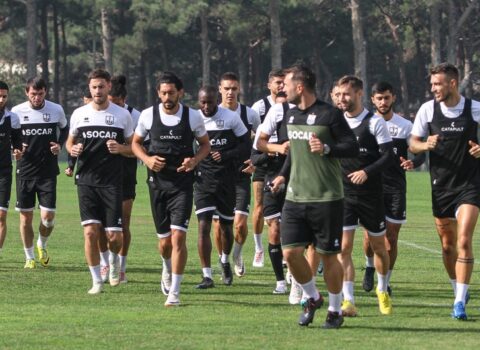 “Neftçi”nin yeni idman direktoru komandanın üzvləri ilə görüşdü