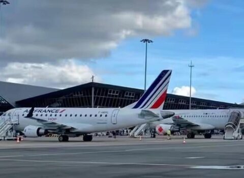 Bomba xəbərdarlıqları Fransa aeroportlarını milyonlarla ziyana saldı
