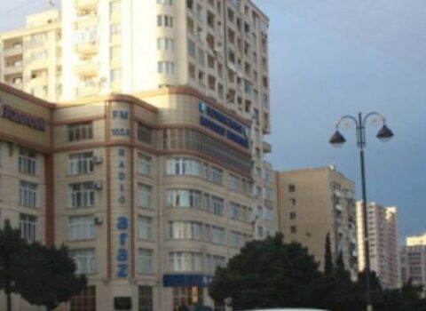 Bakıdakı bu binada tələbələrə liftə minmək qadağan edilib – FOTOFAKT