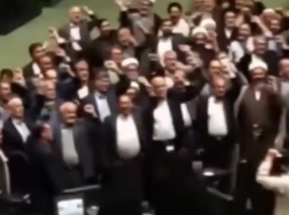 İran parlamentində qəribə “mənzərə” – Deputatlardan “İsrailə ölüm” şüarı – VİDEO