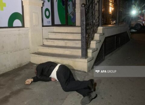 Bakıda küçədə kişi müəmmalı vəziyyətdə öldü