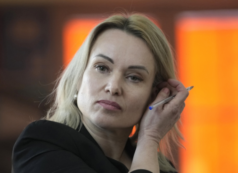 Rusiyadan qaçmış tele-jurnalist Parisdə xəstəxanalıq oldu