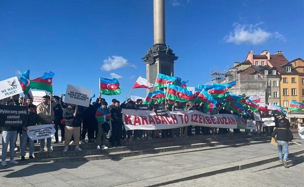 Varşavada İrəvana etiraz aksiyası keçirilir – FOTO Varşavada İrəvana etiraz aksiyası keçirilir – FOTO