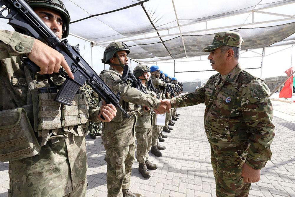 Azərbaycan-Türkiyə birgə taktiki təlimində iştirak edən bir qrup hərbçi mükafatlandırıldı