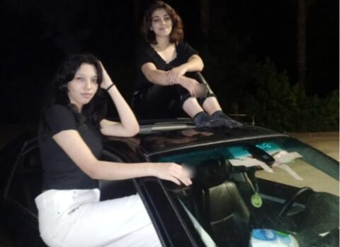 İki əmiqızı evdən qaçdılar, kirayə qalırıq deyib parkda gecələdilər – FOTO