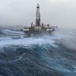 Xəzərdə fırtına: Dalğanın hündürlüyü 6 metri keçəcək