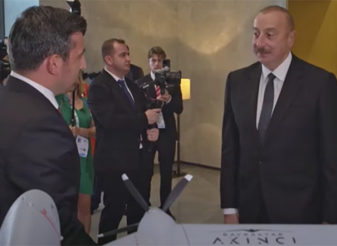 Selçuk Bayraktardan Prezidentə maraqlı hədiyyə – VİDEO