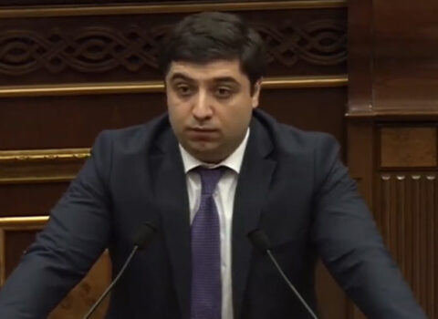 Vaqarşak Akopyan: “Rusiya bizi meydanda tək qoydu”