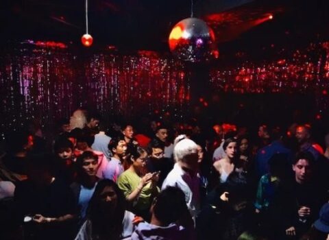 Bakıda qadın gecə klubunda bıçaqlandı