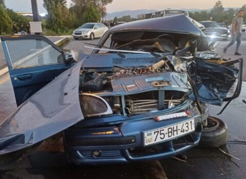Naxçıvanda ağır yol qəzası – Ata öldü, ana və uşaqları yaralıdır / FOTO