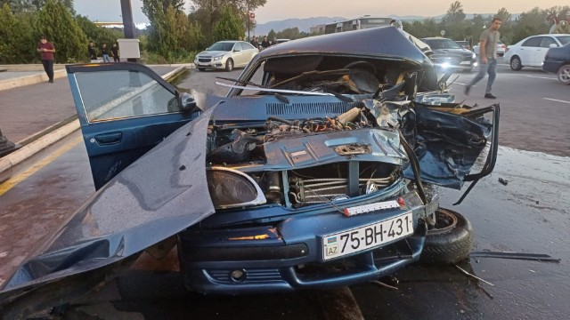 Naxçıvanda ağır yol qəzası – Ata öldü, ana və uşaqları yaralıdır / FOTO Naxçıvanda ağır yol qəzası – Ata öldü, ana və uşaqları yaralıdır / FOTO