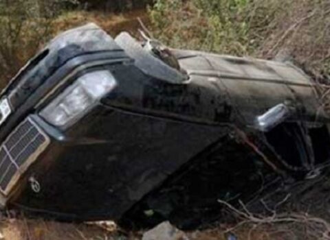 “Mercedes” yoldan çıxaraq aşdı, ölən və yaralı var