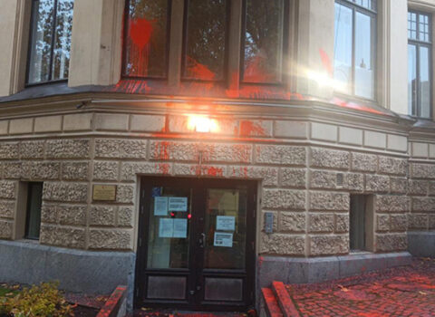 Türkiyənin Helsinkidəki səfirliyinə hücum olundu
