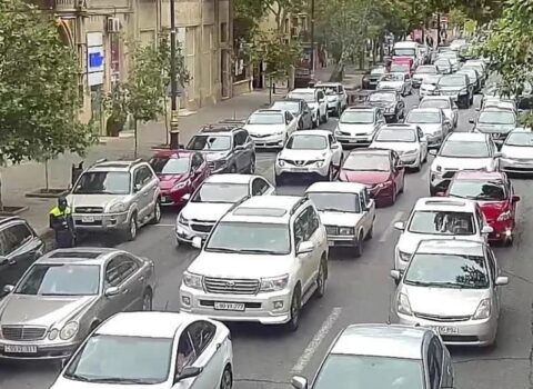 Bakının bir sıra yollarında tıxac yarandı – SİYAHI