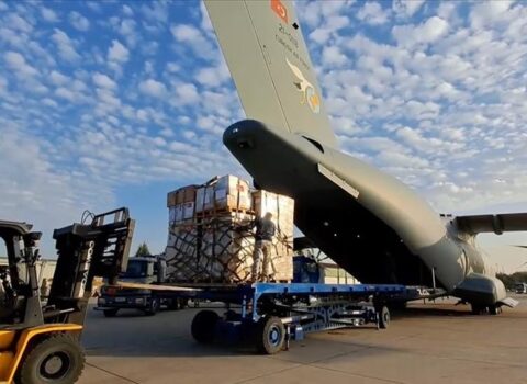 Türkiyəyə məxsus təyyarələr humanitar yüklə Misirə uçdu