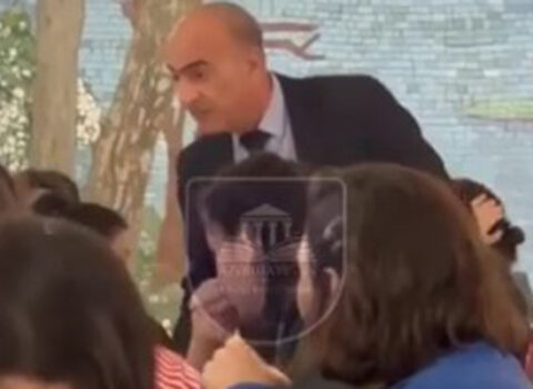 Bu universitetin bufetinə kitabla girmək qadağandır? – VİDEO