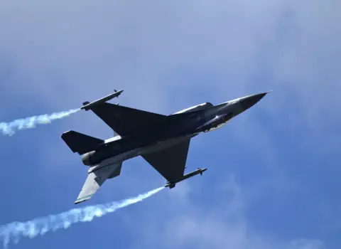 Hollandiya Ukrayna pilotlarına təlim keçmək üçün Rumıniyaya 5 F-16 göndərəcək