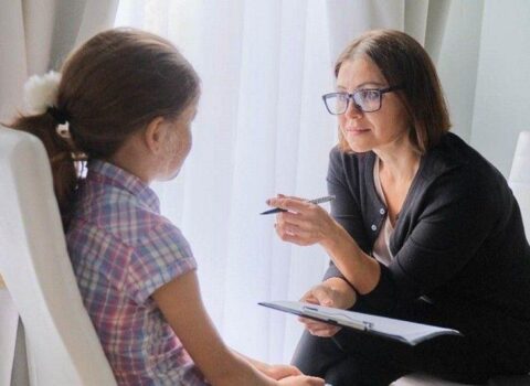“Müəllimlərin maaşı 800, psixoloqların maaşı 450 manatın üzərindədir”