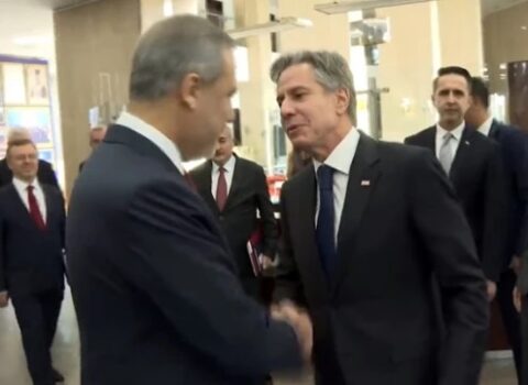 Fidan Blinkenin onu qucaqlamasına icazə vermədi – VİDEO