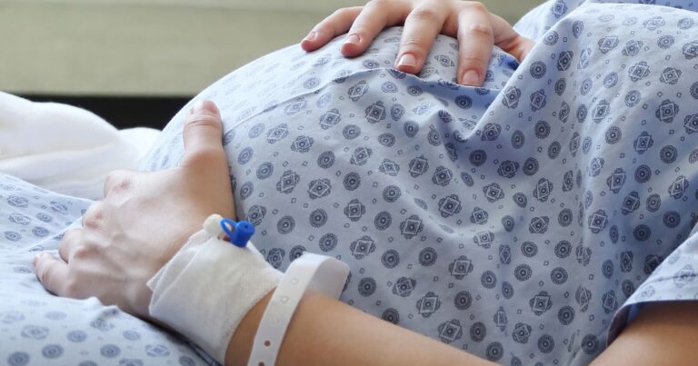 3 gün öncə uşaq dünya gətirən 24 yaşlı qadın öldü 3 gün öncə uşaq dünya gətirən 24 yaşlı qadın öldü