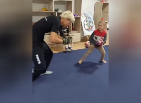 Məşhur MMA döyüşçüsü Bakıda uşaq sığınacağında oldu – VİDEO