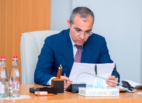 Büdcədə vergi daxilolmaları 14.5 mlrd. manatı ötdü