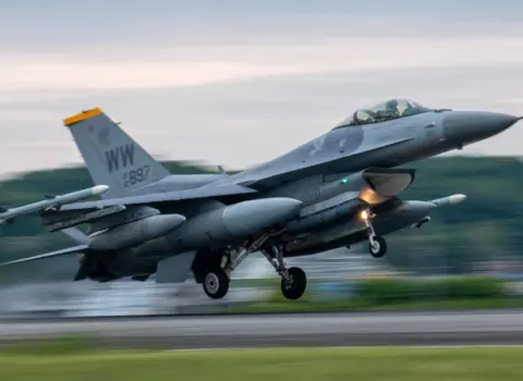 Ukraynalı pilotlar F-16-nı idarə etmək üçün təlimlərə başlayıb – Pentaqon