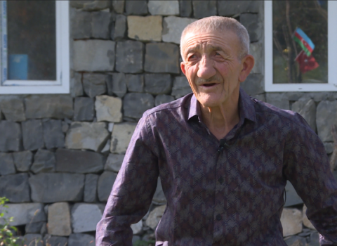 Pensiyasını orduya ianə edən Hikmət baba 70 yaşını Şuşada qeyd etdi – FOTO