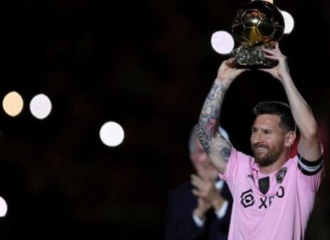 Messi “Qızıl top”u azarkeşlərə təqdim etdi – VİDEO