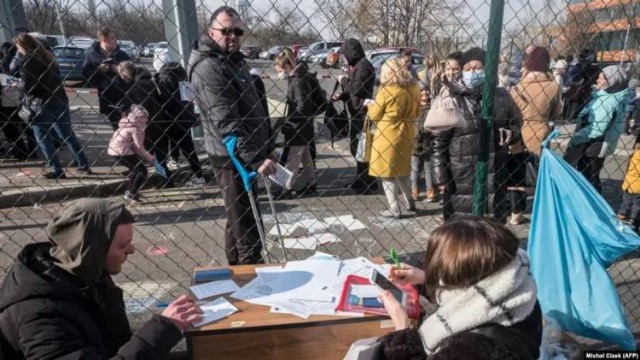 Ukraynalılar kütləvi şəkildə Kiyevə qaçırlar