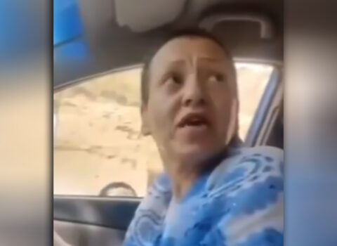 Bakıda taksi sürücüsü müştərini “əsir” aldı – VİDEO