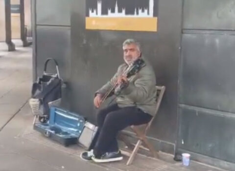 London küçələrində “Sən gəlməz oldun” – VİDEO