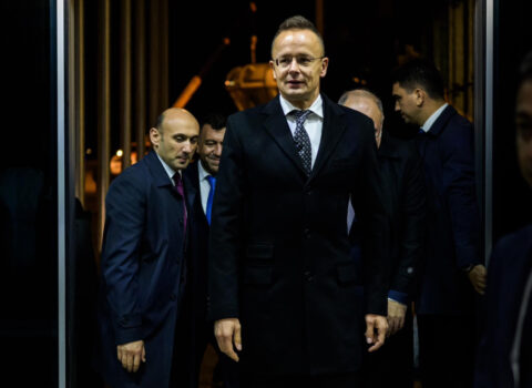 Peter Siyarto Azərbaycana gəldi