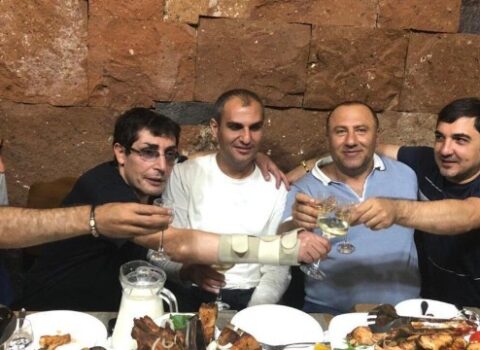İrəvanda “qanuni oğru”lar arasında dava – VİDEO