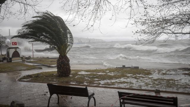 Türkiyədə sel və tufan – Ölü və yaralılar var Türkiyədə sel və tufan – Ölü və yaralılar var