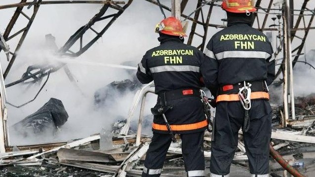 Bakıda beşotaqlı ev yandı Bakıda beşotaqlı ev yandı