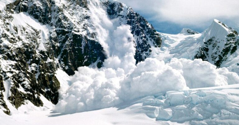 İranda qar uçqunu – 5 alpinist öldü İranda qar uçqunu – 5 alpinist öldü