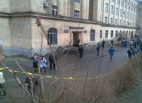 SON DƏQİQƏ: İrəvanda güclü PARTLAYIŞ – Universitet yanır – ÖLƏNLƏR VAR