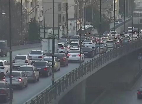 Bakının bir sıra yollarında tıxac yaranıb