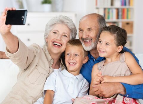 “Yeni doğulan nəvəyə görə baba və nənələrə məzuniyyət verilsin!” – Rusiyalı deputat