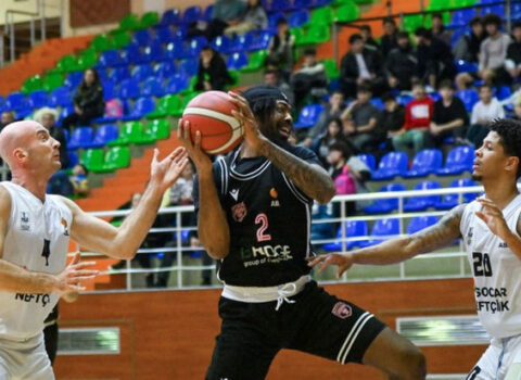 “Neftçi” Azərbaycan çempionatının əsas favoritini məğlub etdi – FOTO