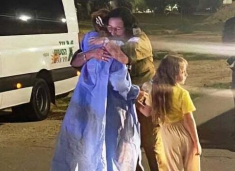 HƏMAS-ın sərbəst buraxdığı israilli qadının məktubu gündəm oldu – FOTO