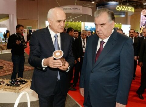 Emoməli Rəhmon Bakıdakı sərgi ilə tanış olub – FOTOLAR