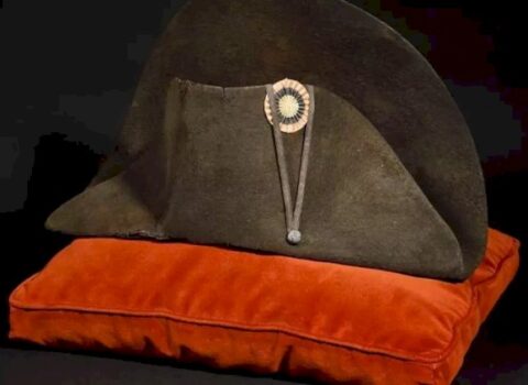 Napaleonun şapkası 1,9 milyona satıldı