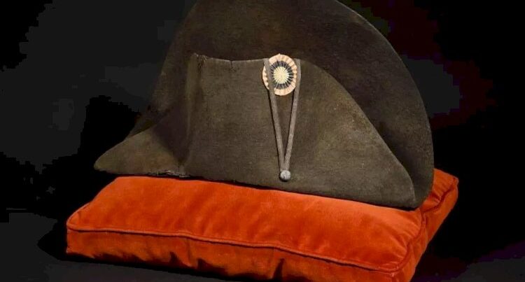 Napaleonun şapkası 1,9 milyona satıldı