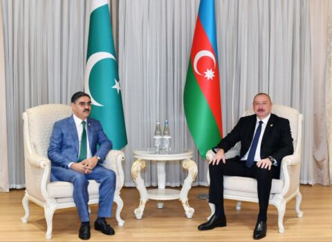 İlham Əliyevin Pakistanın Keçid Hökumətinin Baş naziri ilə görüşü oldu – YENİLƏNDİ