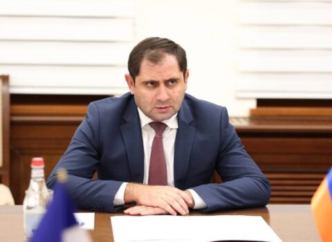 Suren Papikyan Fransa prezidentinin hərbi müşaviri ilə görüşüb