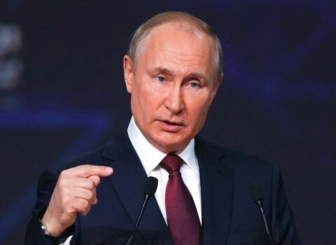 Putin: “Rusiya artıq “yanacaqdoldurma məntəqəsi” deyil”